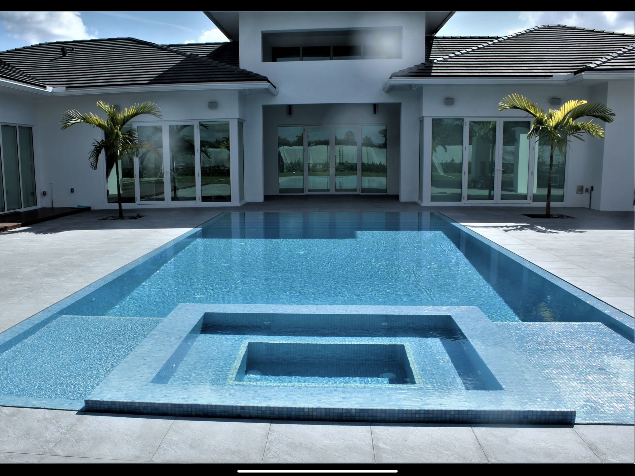 Pool Tile Design Gallery Inspiration Gallery :: Glass Tile Blue