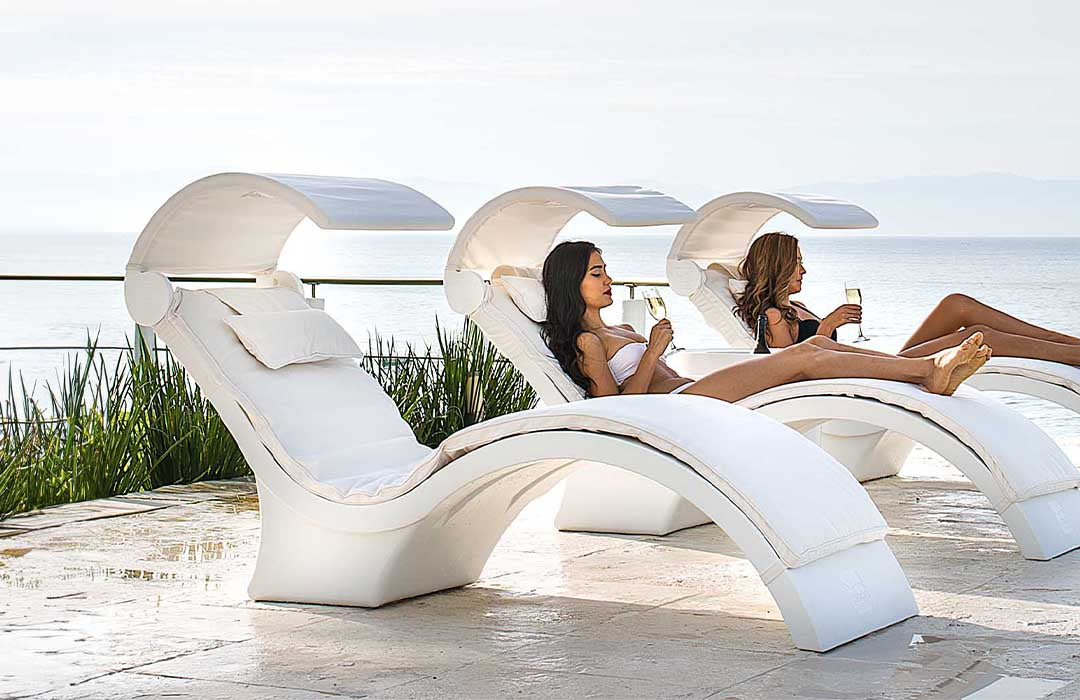 Pool lounger shades and pillows