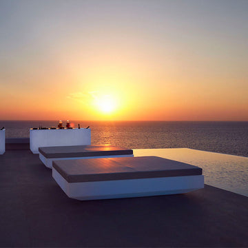 Vela Square Daybed | Modern Outdoor Furniture by Vondom