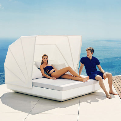 Vela Square Daybed with Sunroof and Reclining Backrests | Vondom