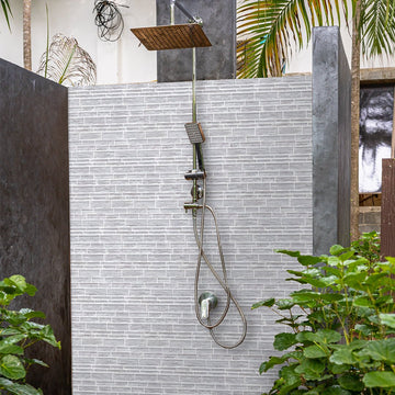 Coral Cay, Linear Glass Tile | AVEALTOCCMLMO | Mosaic Pool Tile