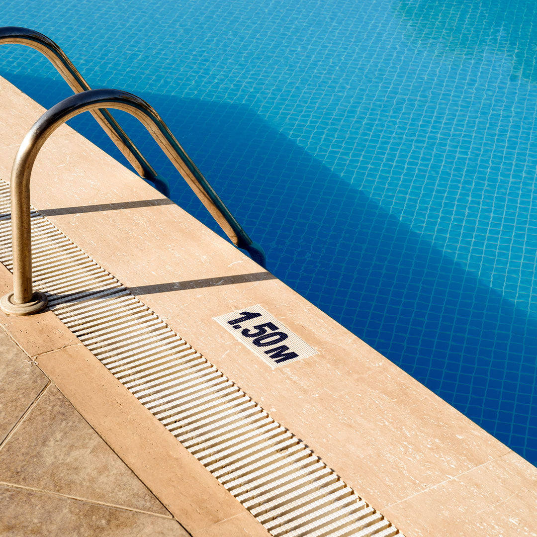 Swimming pool with porcelain pool coping and depth safety marker 