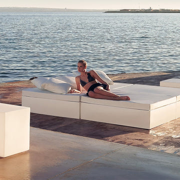 Jut Chill Single Daybed by Vondom | Luxury Outdoor Patio Furniture