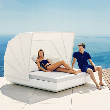 Vela Square Daybed with Sunroof and Reclining Backrests | Vondom