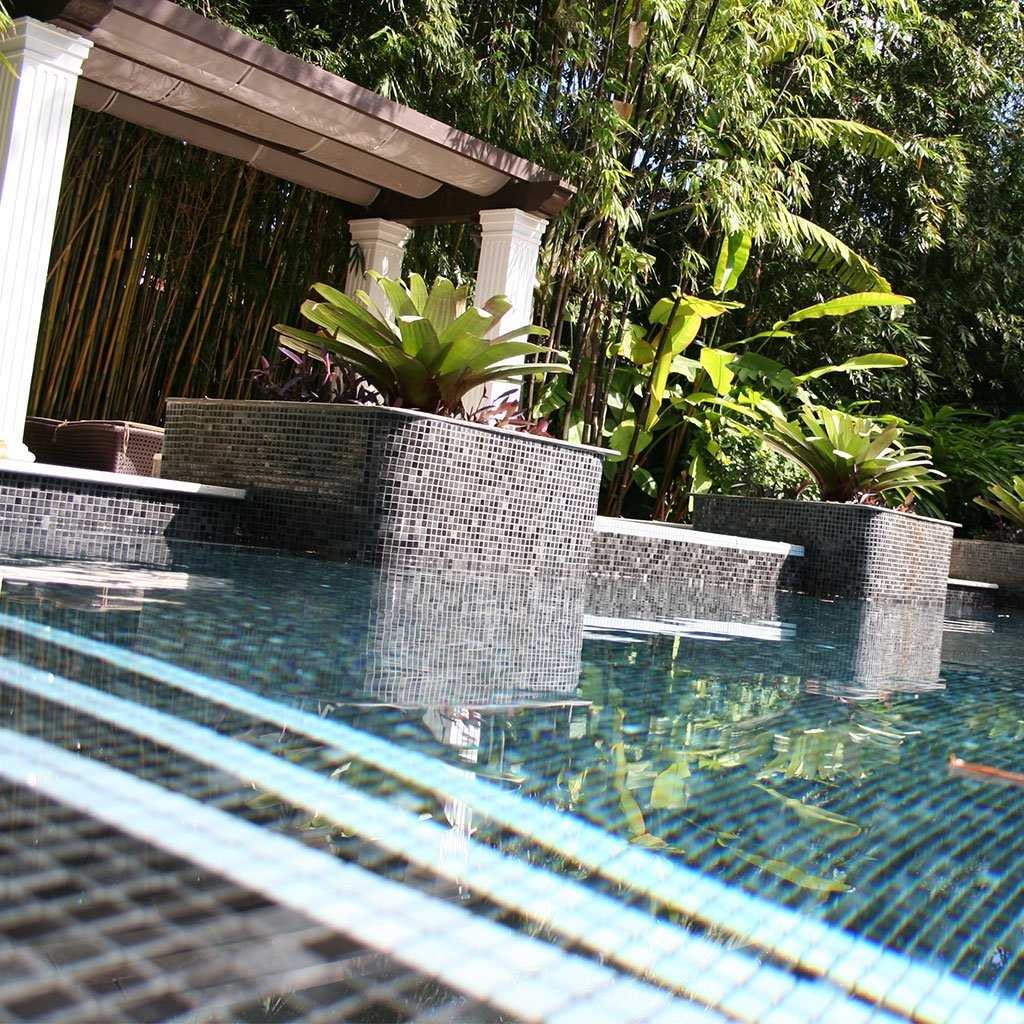Fog Black Glass Pool Tile | Vidrepur