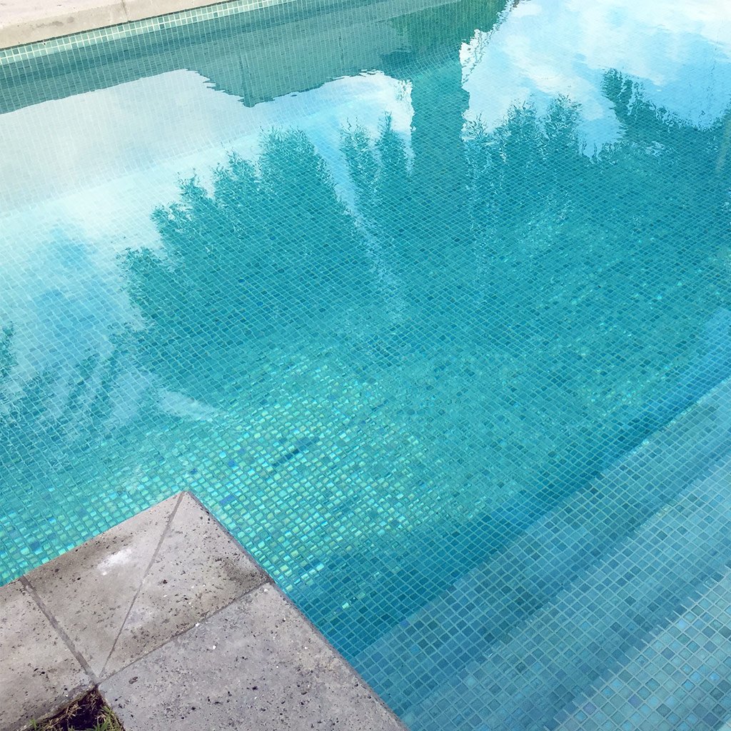 Shell Crystal Glass Pool Tile | Vidrepur