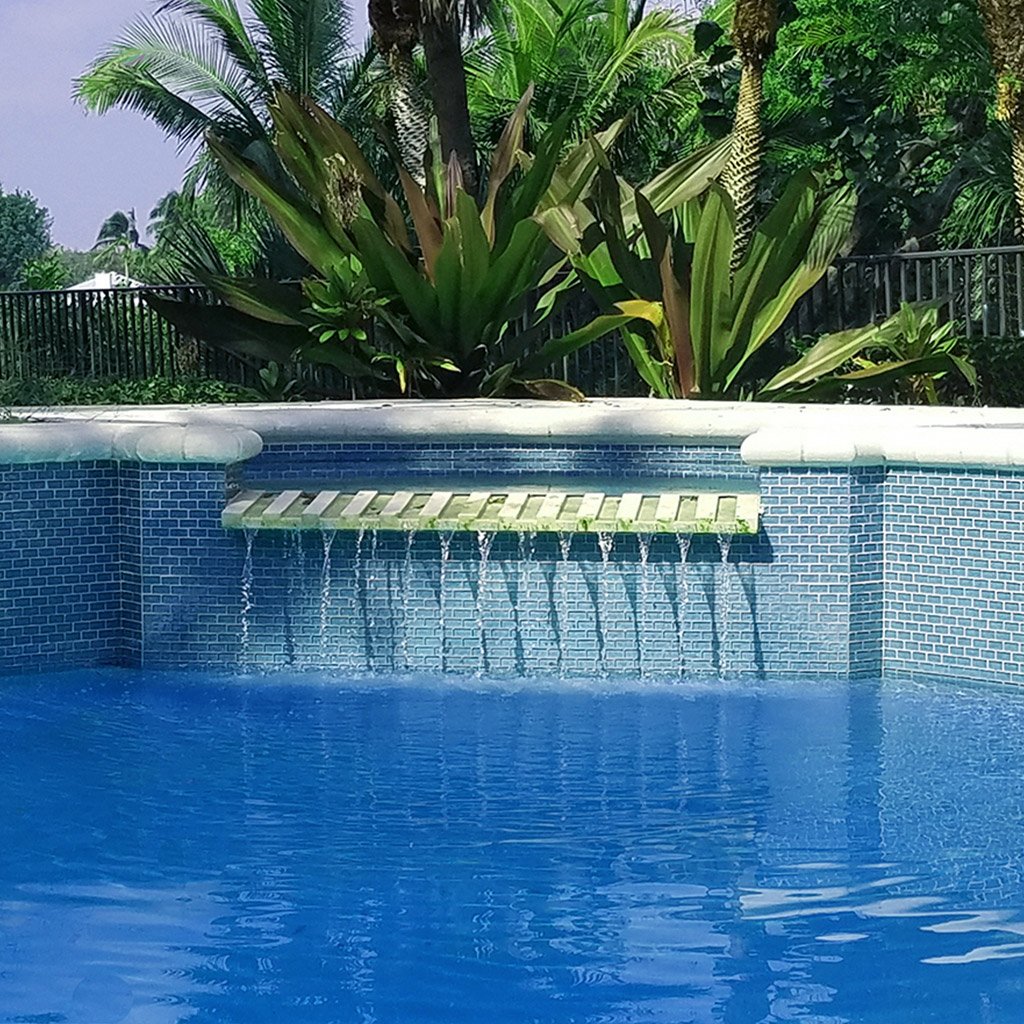Staggered Rectangular Tiles | Glass Mosaic Tile & Pool Tile – AquaBlu ...