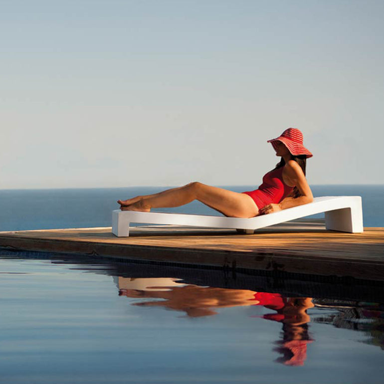 Jut Sun Chaise by Vondom | Luxury In-Pool and Patio Furniture